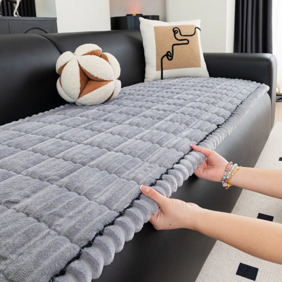 Plush Quilted Sofa Cover - Soft, Non-Slip Furniture Protector for Homes with Pets and Children, Machine Washable