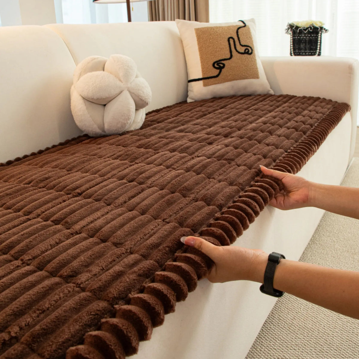 Plush Quilted Sofa Cover - Soft, Non-Slip Furniture Protector for Homes with Pets and Children, Machine Washable