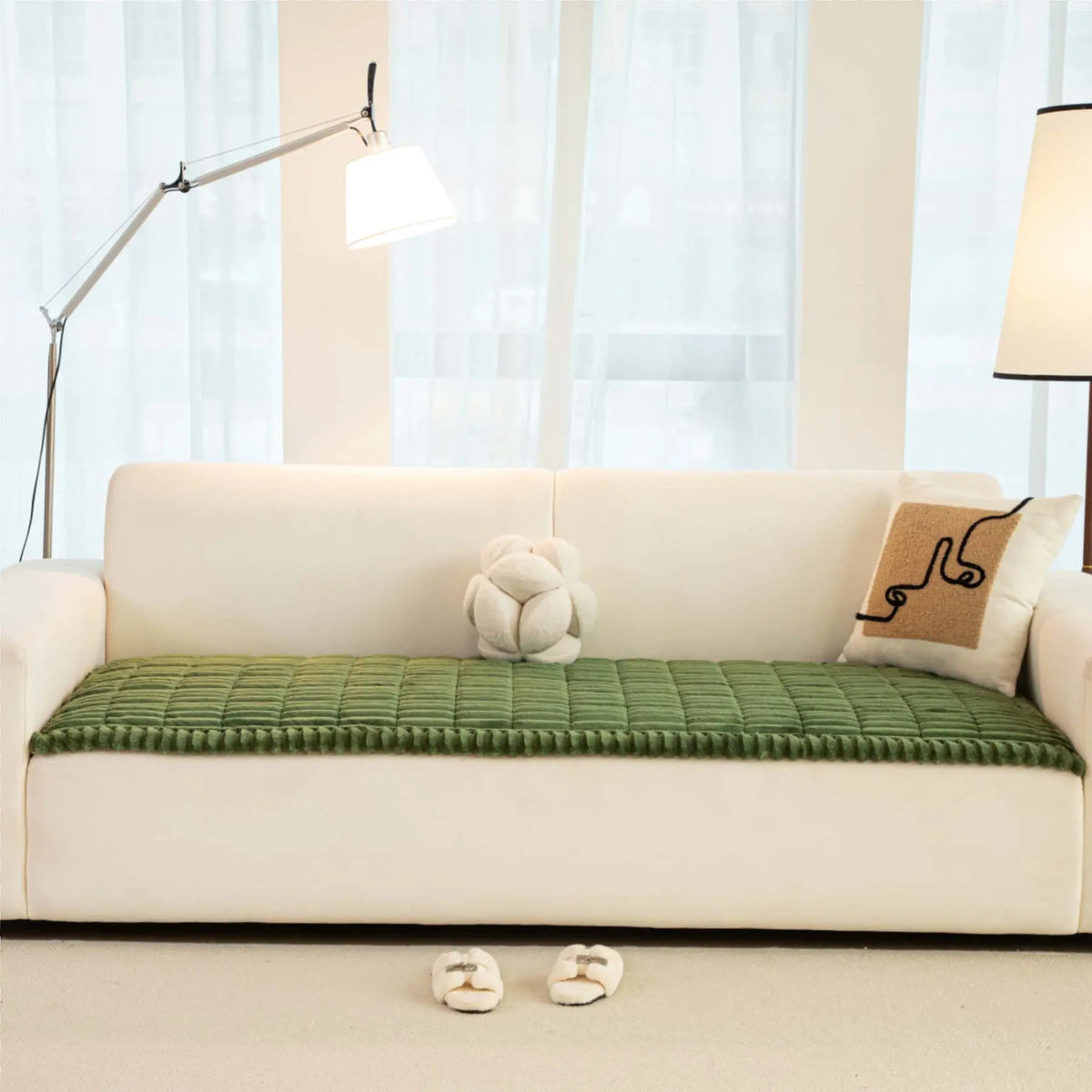 Plush Quilted Sofa Cover - Soft, Non-Slip Furniture Protector for Homes with Pets and Children, Machine Washable
