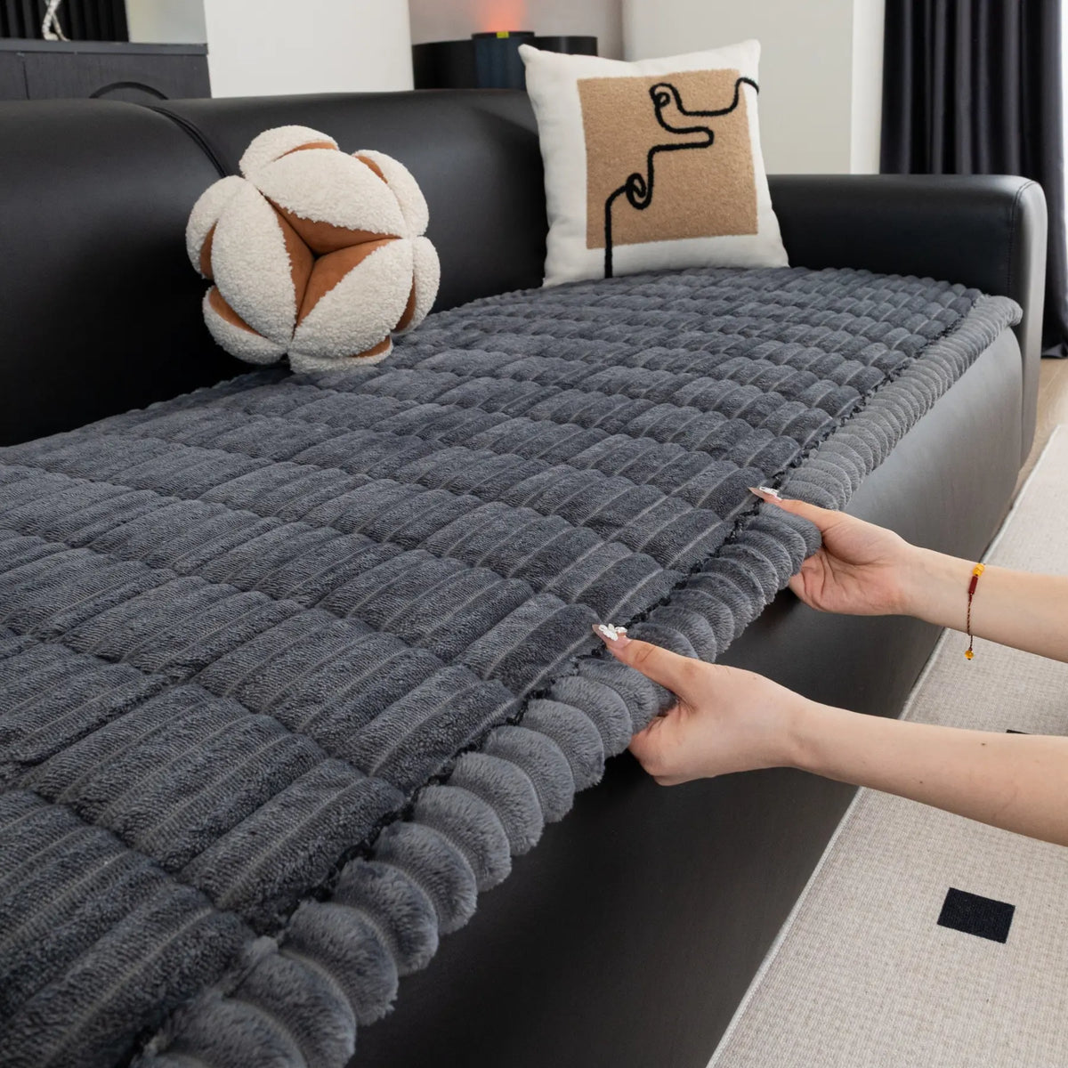 Plush Quilted Sofa Cover - Soft, Non-Slip Furniture Protector for Homes with Pets and Children, Machine Washable