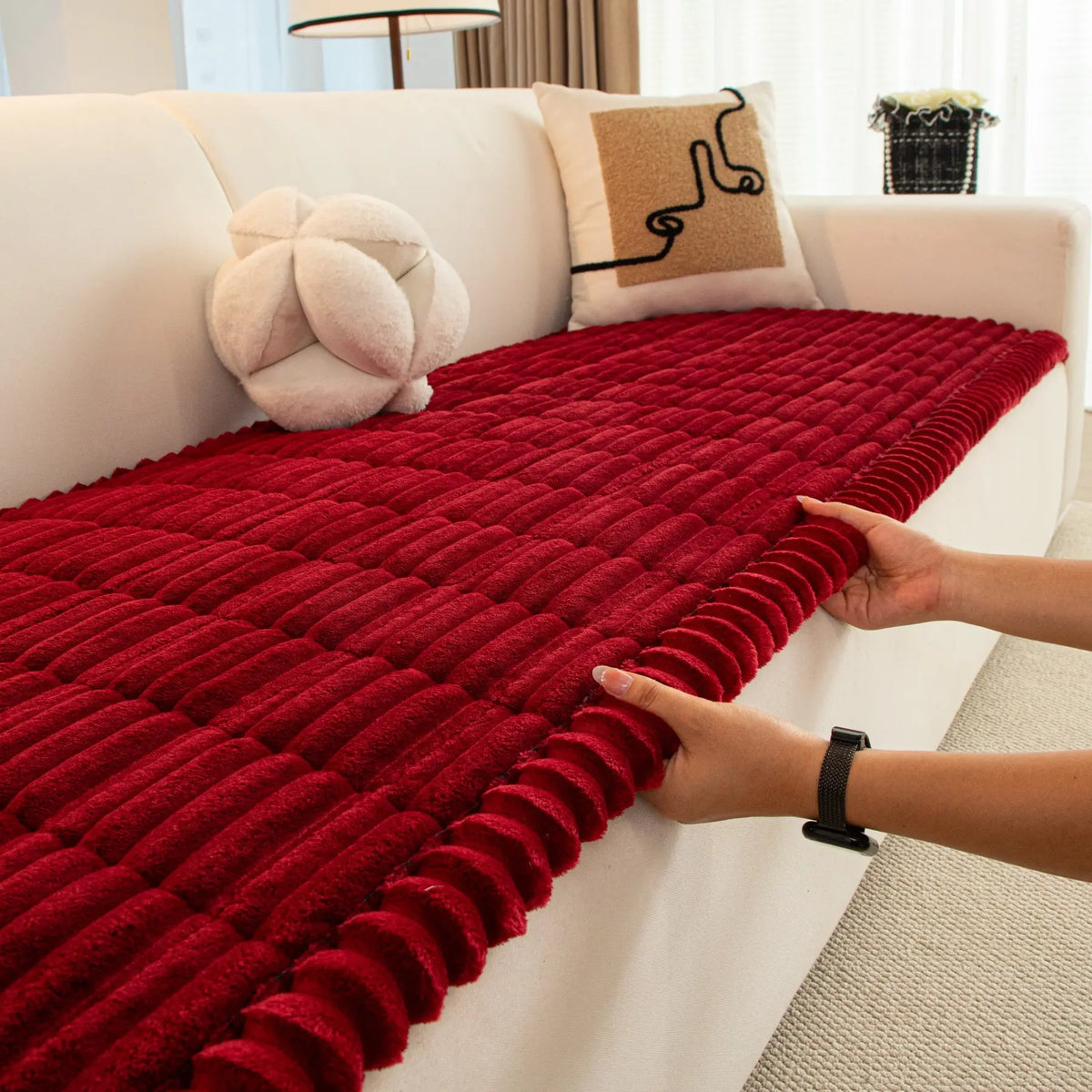 Plush Quilted Sofa Cover - Soft, Non-Slip Furniture Protector for Homes with Pets and Children, Machine Washable